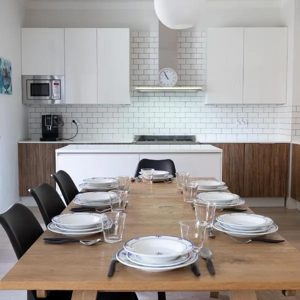 2ndhomes Luxurious 144 m2 Stylish 3 Bedroom Center Apartment、ヘルシンキのホテル