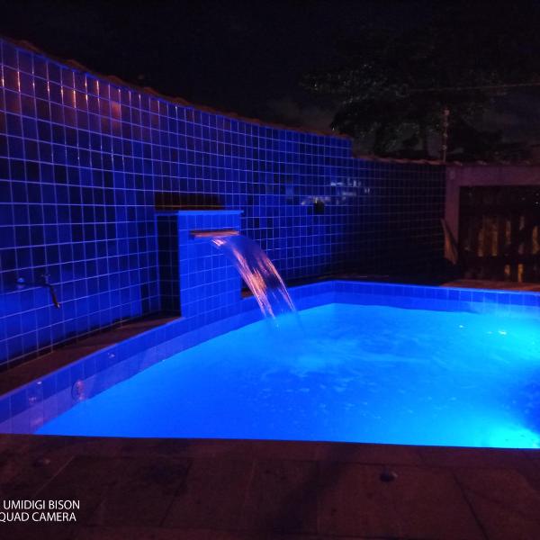Casa com piscina , churrasqueira, Wi-Fi, em rua de Areia à 1km da praia, bairro sussegado, proíbido uso de som extremamente alto ideal para descansar