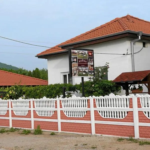 Guest house Medina, hotel in Falkovets