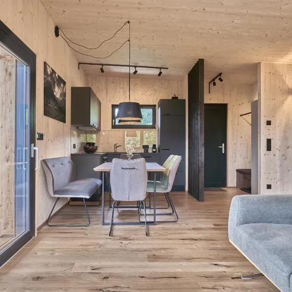 Black Forest Lodges - gehobene Ferienwohnungen mit Privatsaunas, hotel in Tulfes