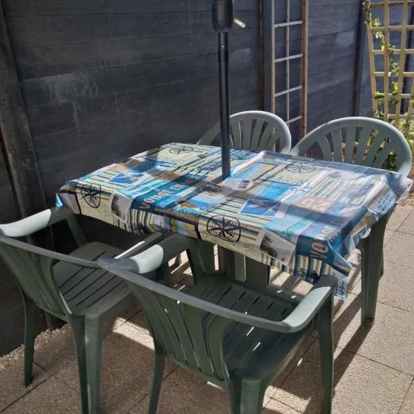 Charmant logement calme de 35 m2, parking gratuit, hotel v destinaci Folligny
