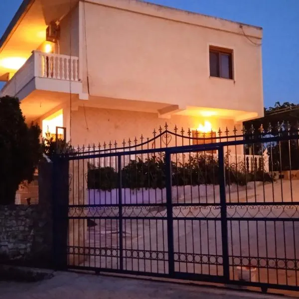 Arsen Apartments, hotell sihtkohas Sarandë