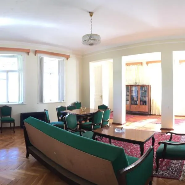 Cosy Guesthouse, hotel v destinaci Cchaltubo