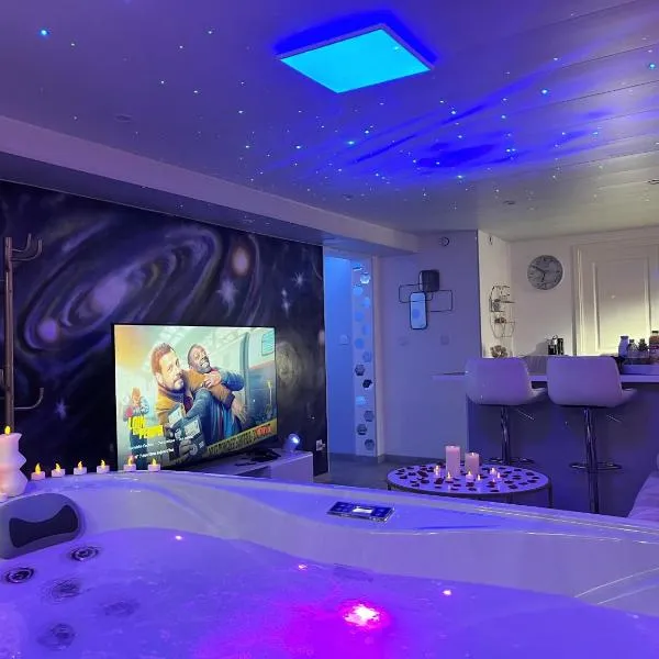 GALAXY SPA - Suite Mercure Jacuzzi Privatif, hotell sihtkohas Champigneulles