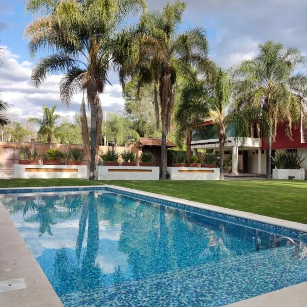 Finca el Nogal - Casa Entera Familiar Moderna con Amplio Jardín Atlixco puebla, hotel in Atlixco