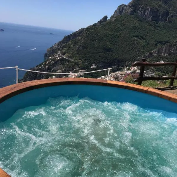 VILLA LA TAGLIATA spectacular jacuzzi tub amazing view and private parking garage, Hotel in Positano
