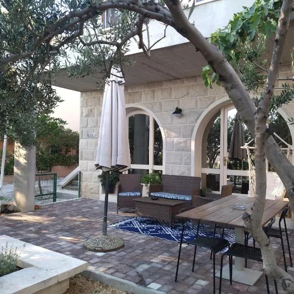 Holiday Home with free parking by the beach, hôtel à Brela