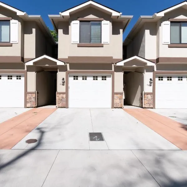 Boho Townhome in Carson City 10 Mins From Downtown, 30 Mins To Lake Tahoe, hotel v destinaci Carson City