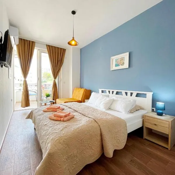 Apartments Lungo Mare Ulcinj: Ülgün şehrinde bir otel
