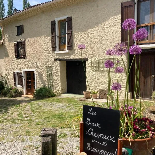 Les Deux Chevaux Chambres d’Hôtes、Puivertのホテル