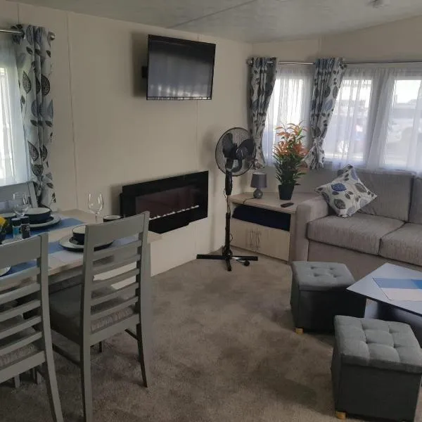 St Osyth New Holiday Home, hotel di East Mersea