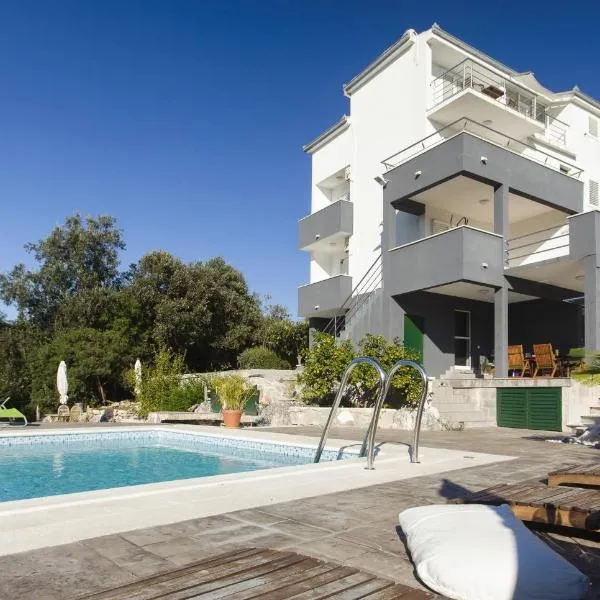 Cipra Apartments, hotel in Okrug Donji
