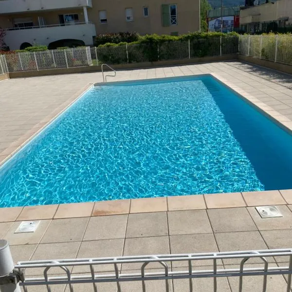 Studio brignoles PISCINE emplacement idéal, hotel v destinaci Brignoles