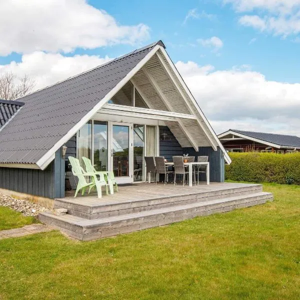 Two-Bedroom Holiday home in Hejls 10, hotel in Knud