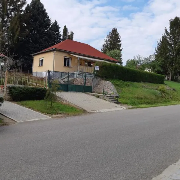 Laciház – hotel w mieście Igal