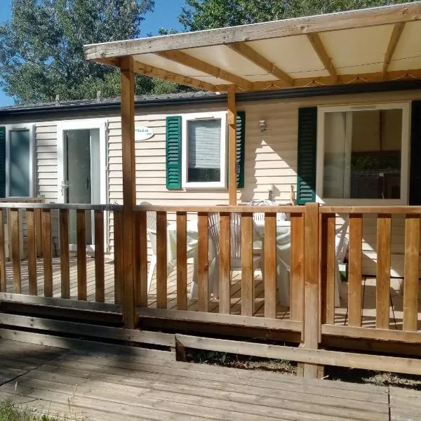 MOBIL HOME 3 Chambres Climatisé au CAMPING DES ISCLES: La Roque-dʼAnthéron şehrinde bir otel