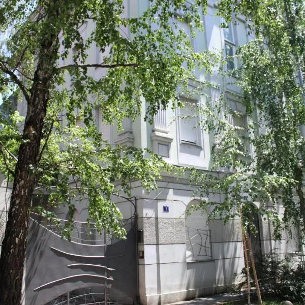 Garden Center Apartment, hotel em Novi Sad