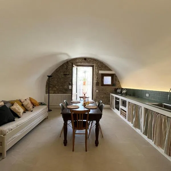 Bilocale a due passi dal lago, hotel a Moniga