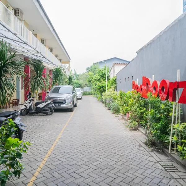RedDoorz Syariah near Suncity Mall Sidoarjo, hotel v destinaci Sidoarjo