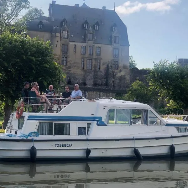 Le bateau du Foudre, hotel v destinaci Châtillon-en-Bazois