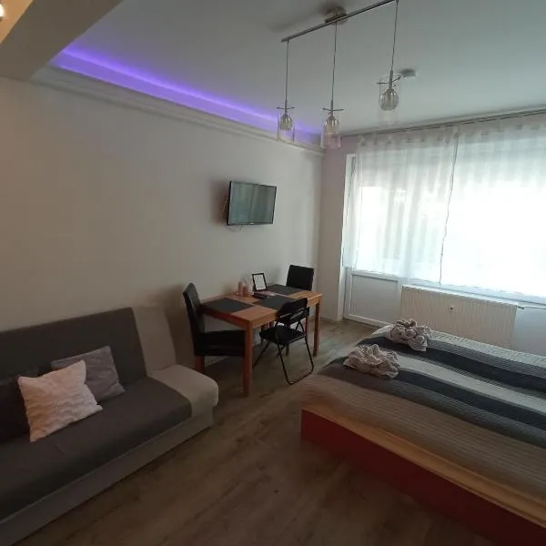 Turmalin Apartman – hotel w mieście Csopak