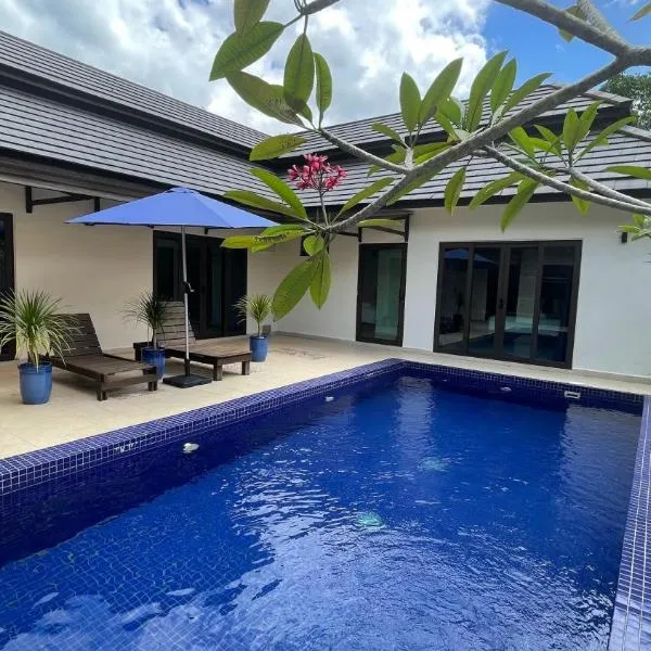 Charis Pool Villa 2 - 3 bedroom with Private Pool, Hotel in Janda Baik