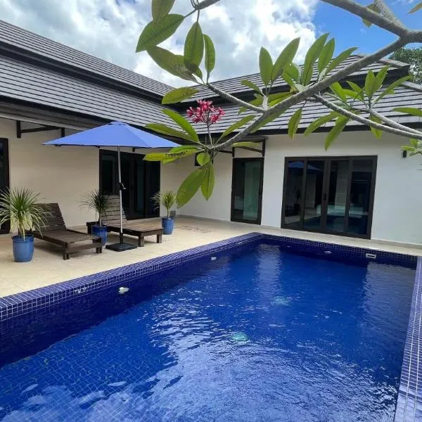 Charis Pool Villa 2 - 3 bedroom with Private Pool, hotel em Kampung Janda Baik