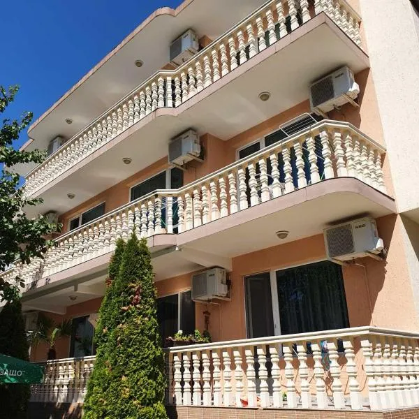 Villa Amadeus, отель в Несебре