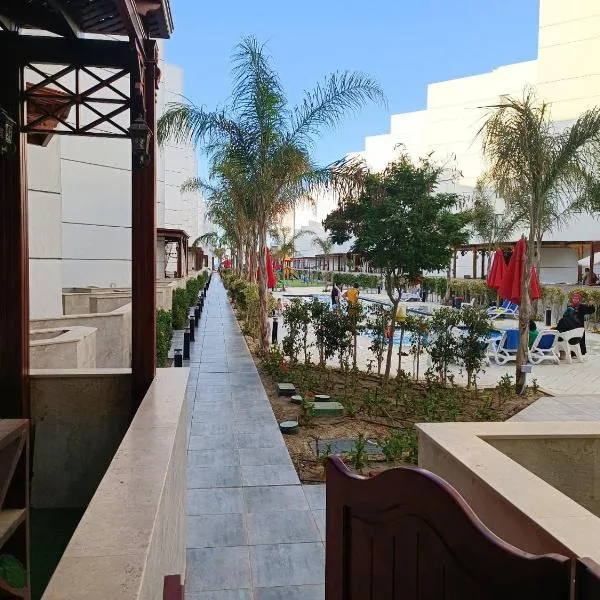 portosaid resort منتجع بورتوسعيد شاليه ارضي مع جاردن, hotel en Al ‘Uqbīyīn