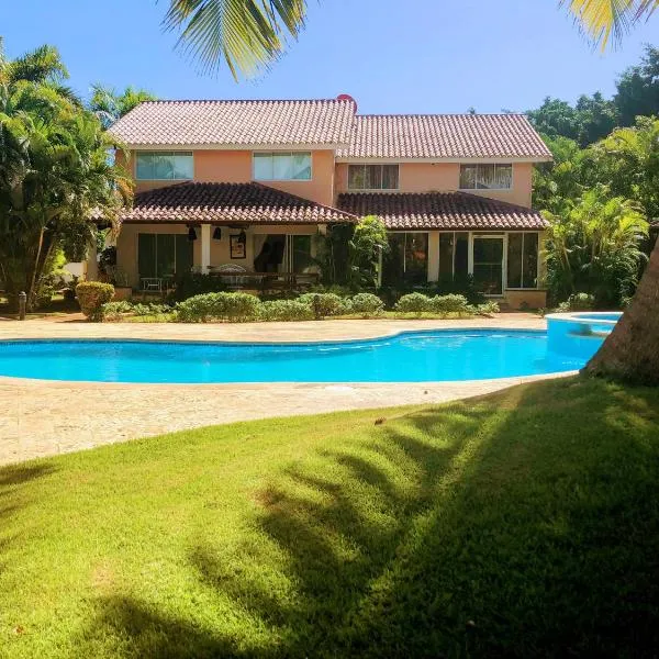 Beautiful Villa Metro Country Club, Juan Dolio Beach, hotel v destinaci Juan Dolio