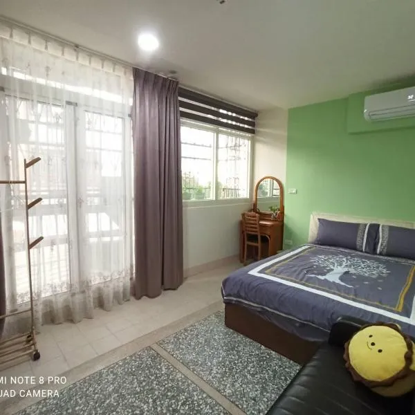 Qianshun Homestay, hotel di Xingang