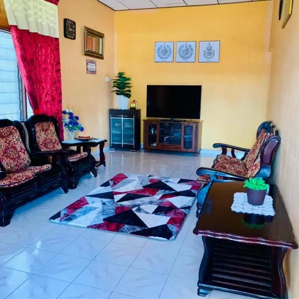 Ramizu Homestay Pokok Sena, hotel in Kampong Raja