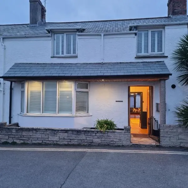 Neet Retreat - sleeps 7 next to beach, hotel v destinaci Bude
