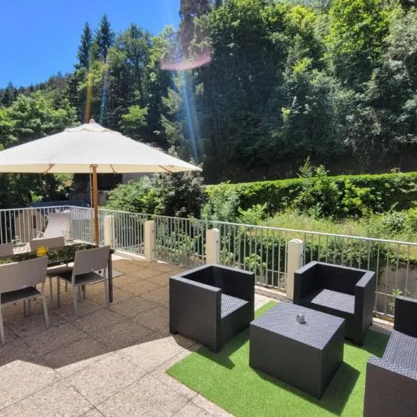 St Nectaire- Appartement Terrasse Privée- 4 personnes, hotel in Saint-Nectaire
