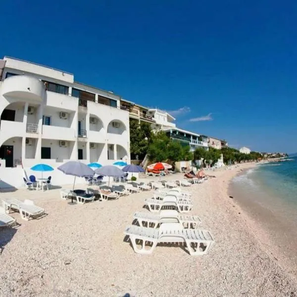 Luxurious Four Bedroom Beach Penthouse, hotel v destinácii Podstrana
