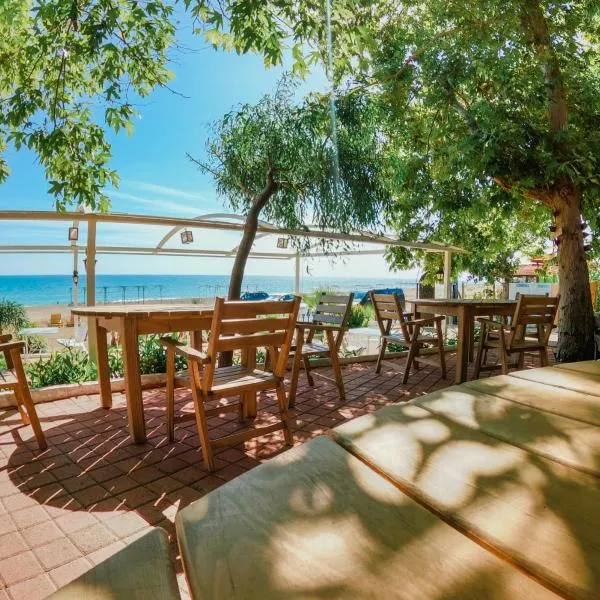 Naz Beach Bungalow Hotel in Antalya, hotell i Kızılot