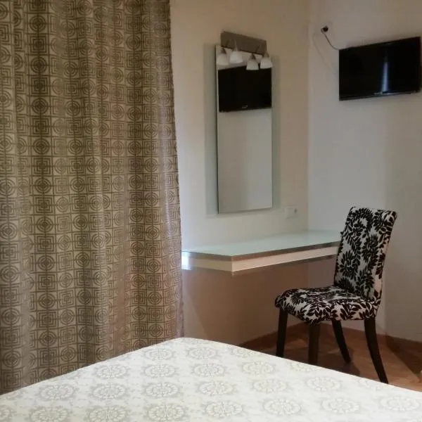 Pensao Lourenco, hotel v destinaci Curia