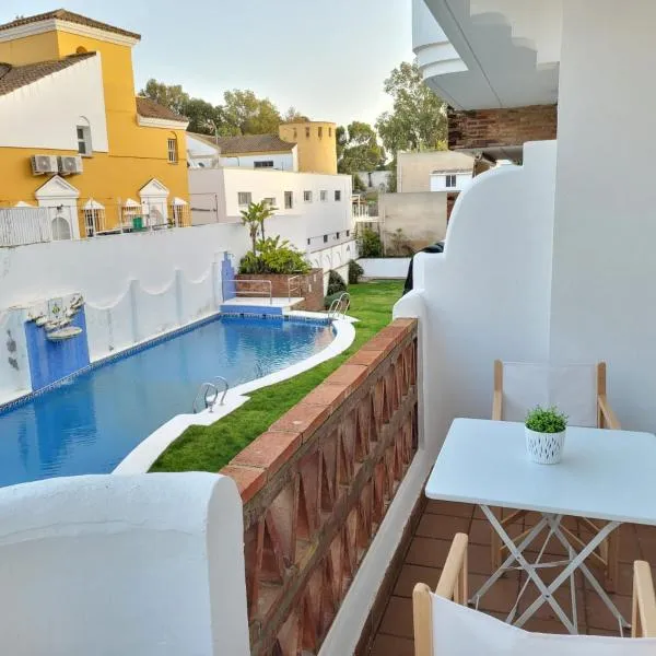 Apartamento en Rota con piscina y parking junto al mar、ロタのホテル