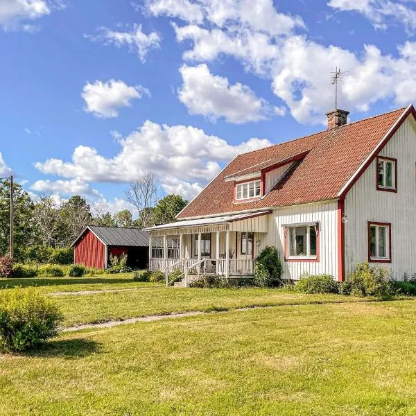 Awesome Home In Karlskrona With Wifi And 3 Bedrooms, hotel di Gullaboås