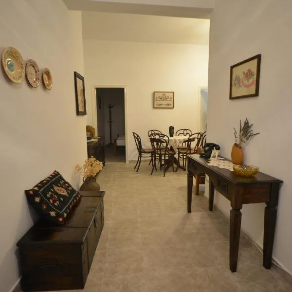 Family apartment for 2-4 people in Nisyros, hotell i Nikiá