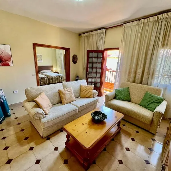 Lovely spacious apartment in the center - Vilaflor, hotel em Vilaflor