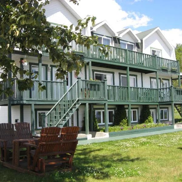 Hôtel Sous la Croix 152725, hotell i Tadoussac