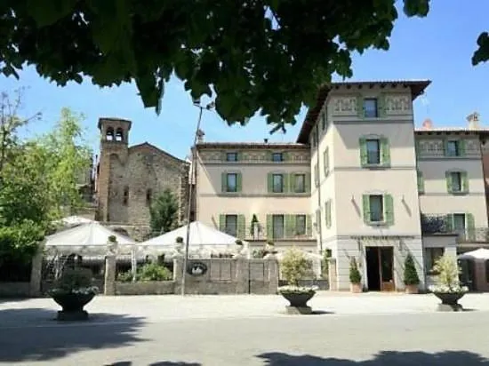 Cora Hotels Leon d'Oro, hotel v destinaci CastellʼArquato