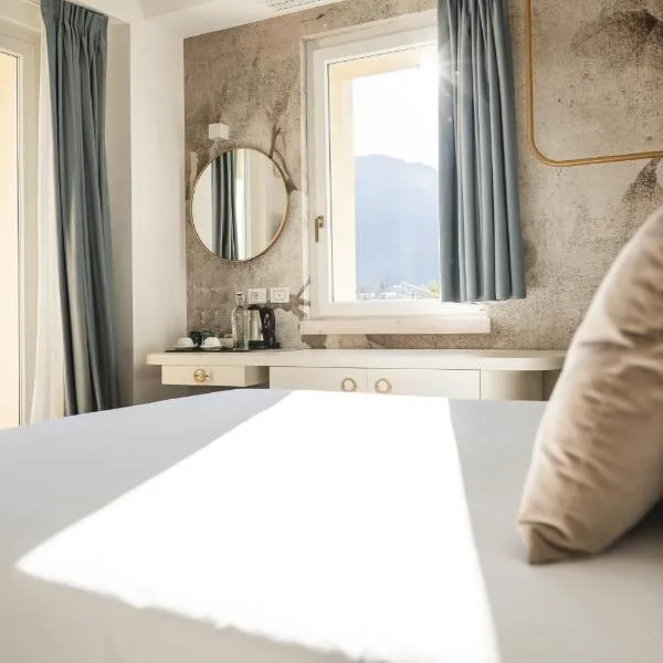 LUXURY SUITES ROCOPOM - Lake Front, hotel a Lecco