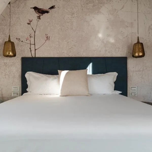 LUXURY SUITES ROCOPOM - Lake Front, hotel en Lecco
