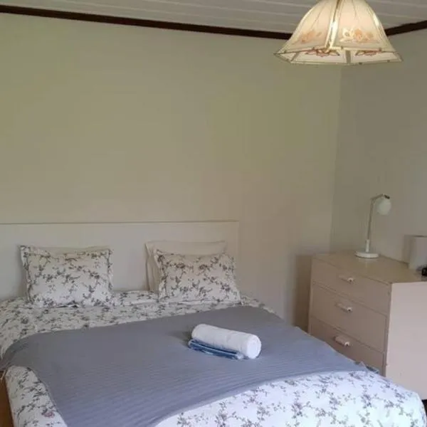 Private Room in Shared House-Close to University and Hospital-2, hotel v destinaci Umeå