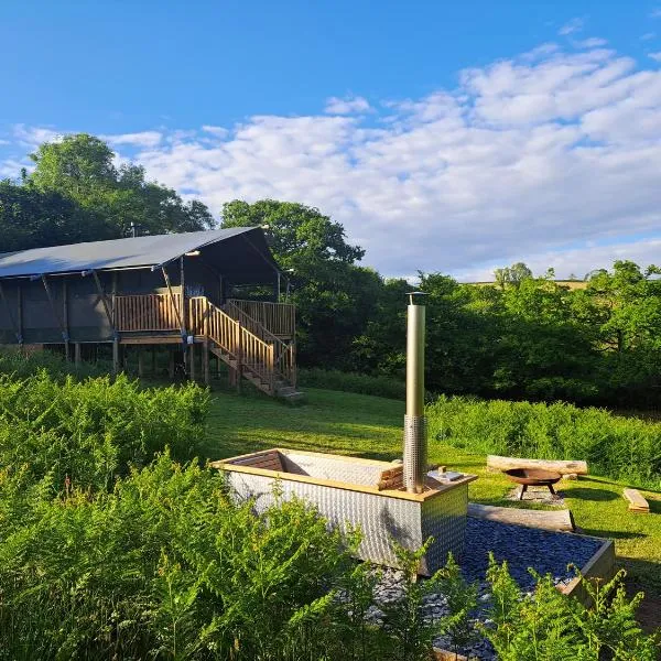 Brackenhill Glamping - Safari Tent with Hot Tub - Sleeps 6, hotel di Ivybridge