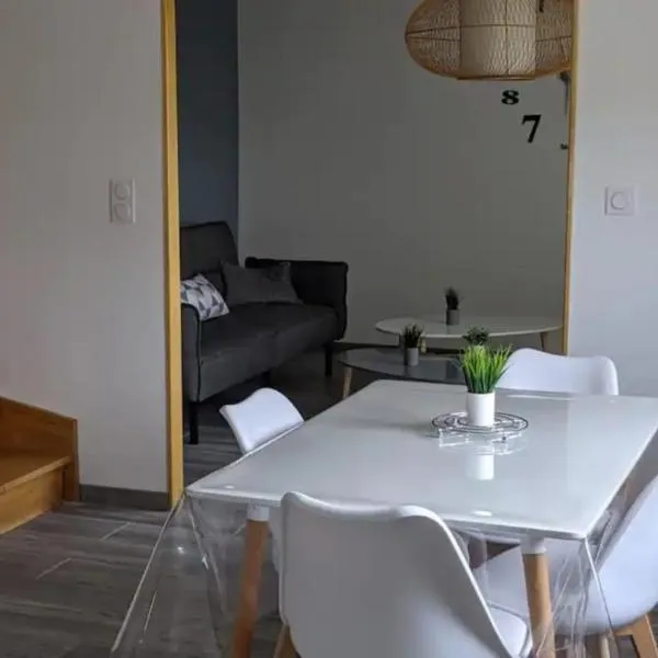 Appartement A neuf style scandinave, hotel in Valliquerville