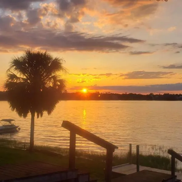 The Fifth Promise - A Cozy Lakehouse Retreat, hotel v destinaci Chipley