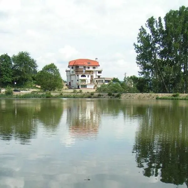 Семеен хотел Кристал, hotell i Smolyan